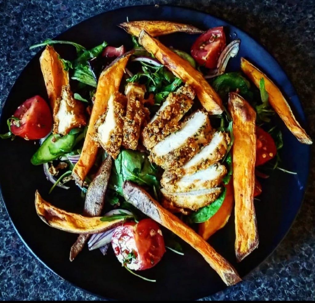 Spring recipes: crispy herb chicken with sweet potato potatoes and fresh rocket salad